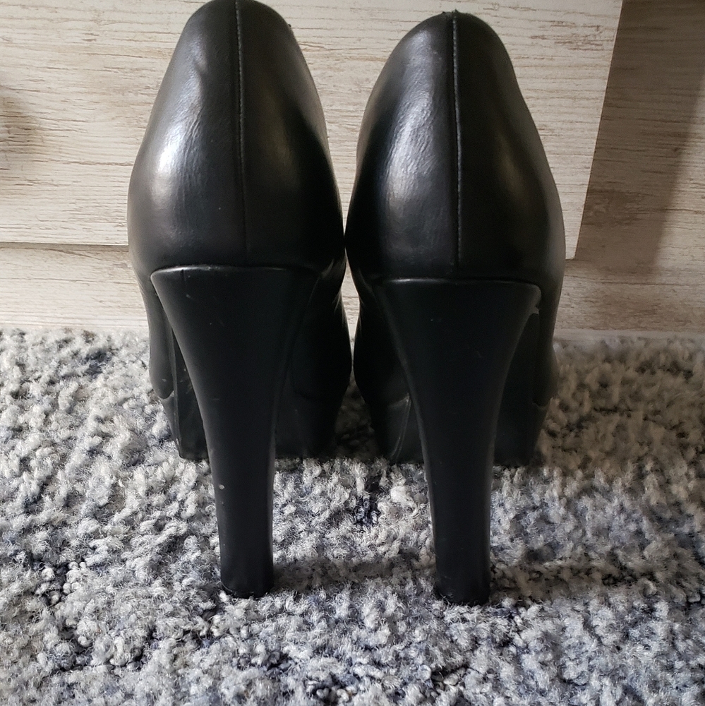 Black 👠